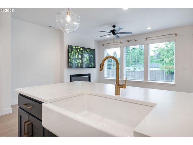 912 ROSEBUD Ct, Forest Grove, OR 97116