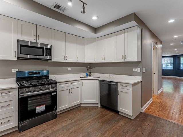 555 N Lawler Avenue G, Chicago, IL 60644