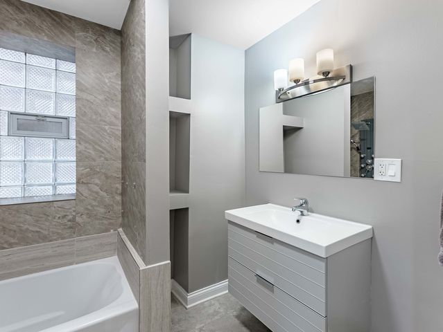 555 N Lawler Avenue G, Chicago, IL 60644