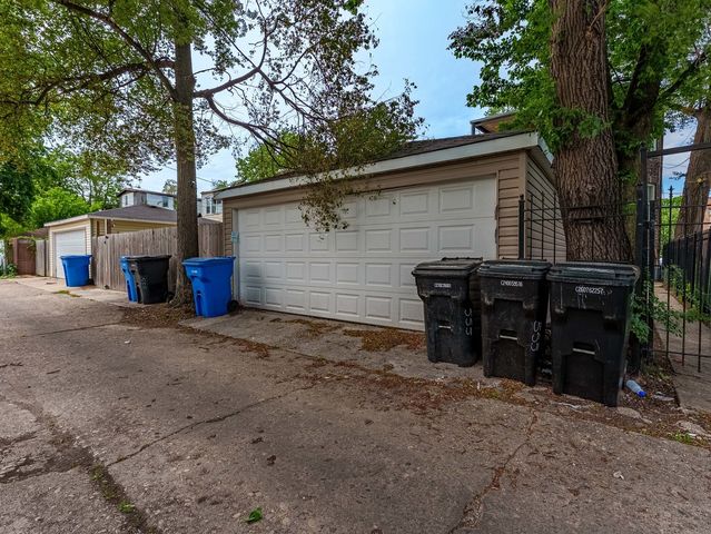 555 N Lawler Avenue G, Chicago, IL 60644