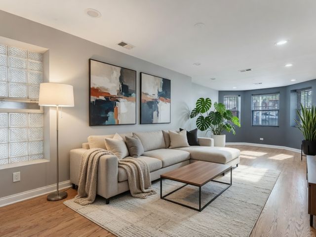555 N Lawler Avenue G, Chicago, IL 60644