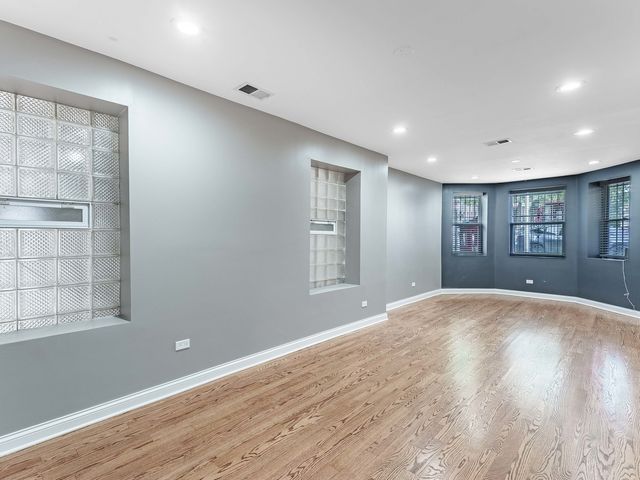 555 N Lawler Avenue G, Chicago, IL 60644