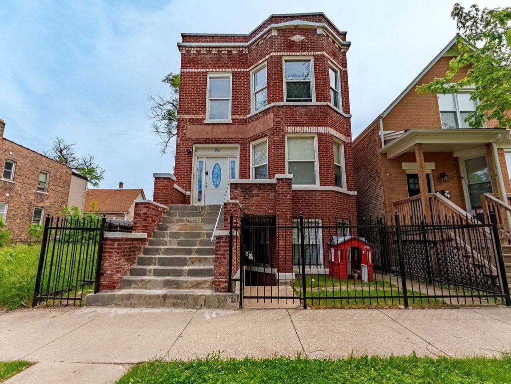 555 N Lawler Avenue G, Chicago, IL 60644