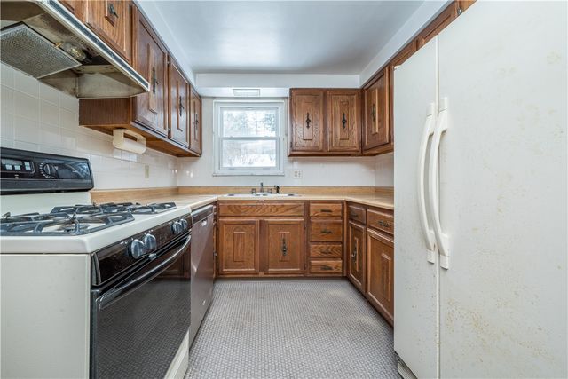 3340 Recker Dr, Baldwin Boro, PA 15227