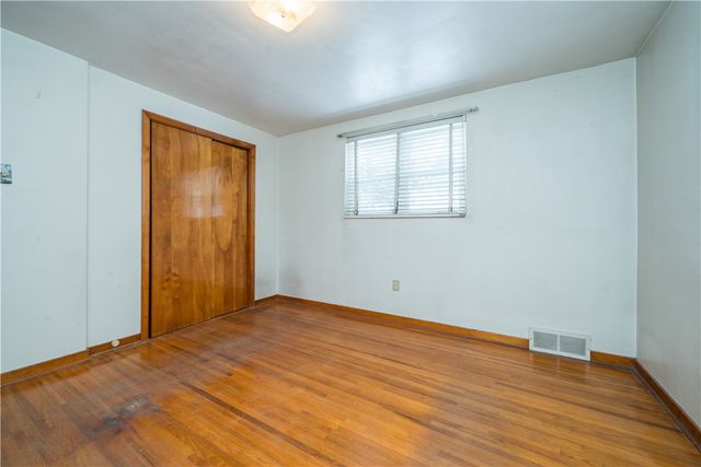 3340 Recker Dr, Baldwin Boro, PA 15227