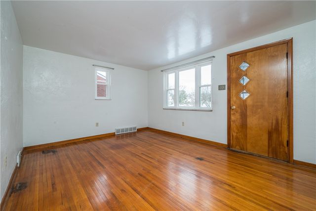 3340 Recker Dr, Baldwin Boro, PA 15227