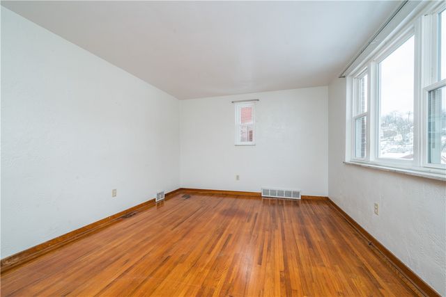 3340 Recker Dr, Baldwin Boro, PA 15227