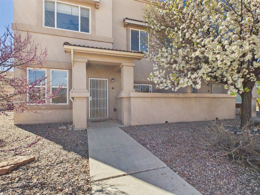 4359 San Benito B, Santa Fe, NM 87507