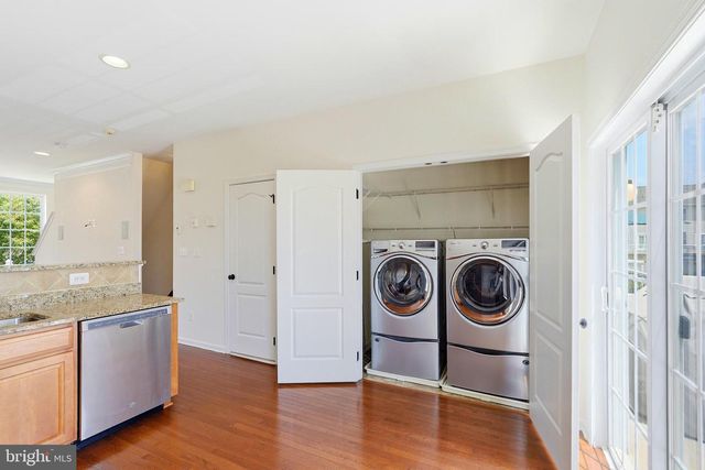 42817 PAMPLIN TER, Chantilly, VA 20152