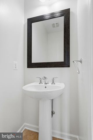 42817 PAMPLIN TER, Chantilly, VA 20152