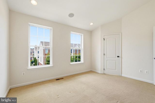 42817 PAMPLIN TER, Chantilly, VA 20152