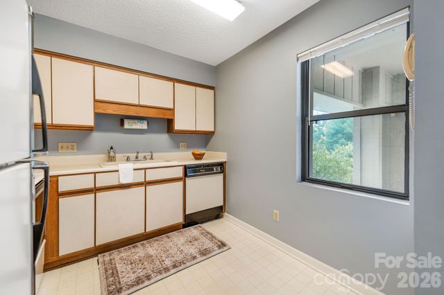 2604 Vineyard Boulevard, Asheville, NC 28805
