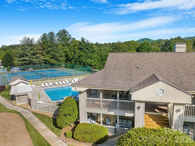 2604 Vineyard Boulevard, Asheville, NC 28805