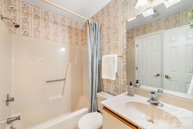 2604 Vineyard Boulevard, Asheville, NC 28805