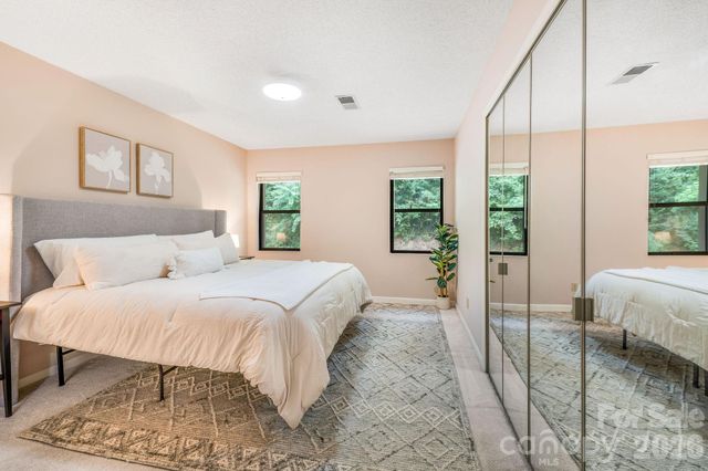 2604 Vineyard Boulevard, Asheville, NC 28805