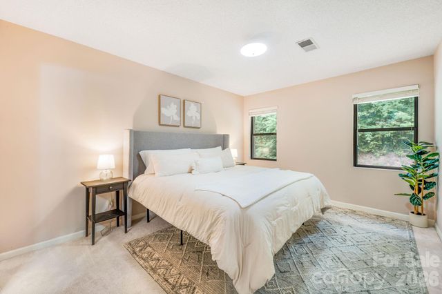 2604 Vineyard Boulevard, Asheville, NC 28805