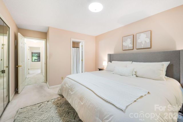 2604 Vineyard Boulevard, Asheville, NC 28805