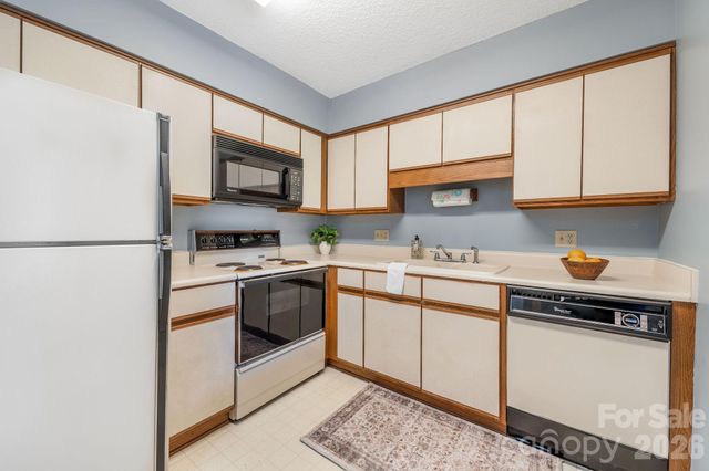 2604 Vineyard Boulevard, Asheville, NC 28805