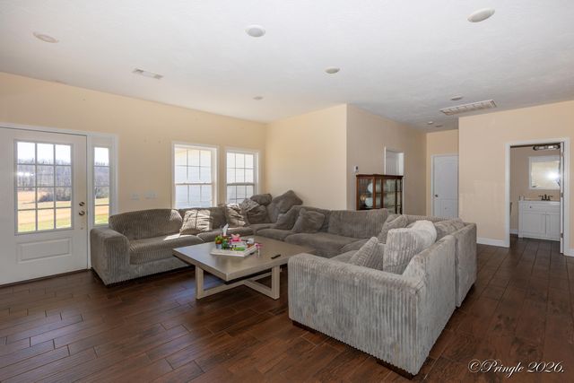 9648 Private Road 6543 Road, West Plains, MO 65775