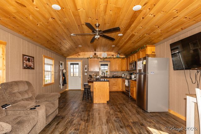 9648 Private Road 6543 Road, West Plains, MO 65775