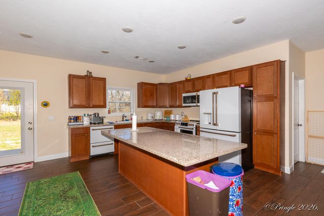 9648 Private Road 6543 Road, West Plains, MO 65775