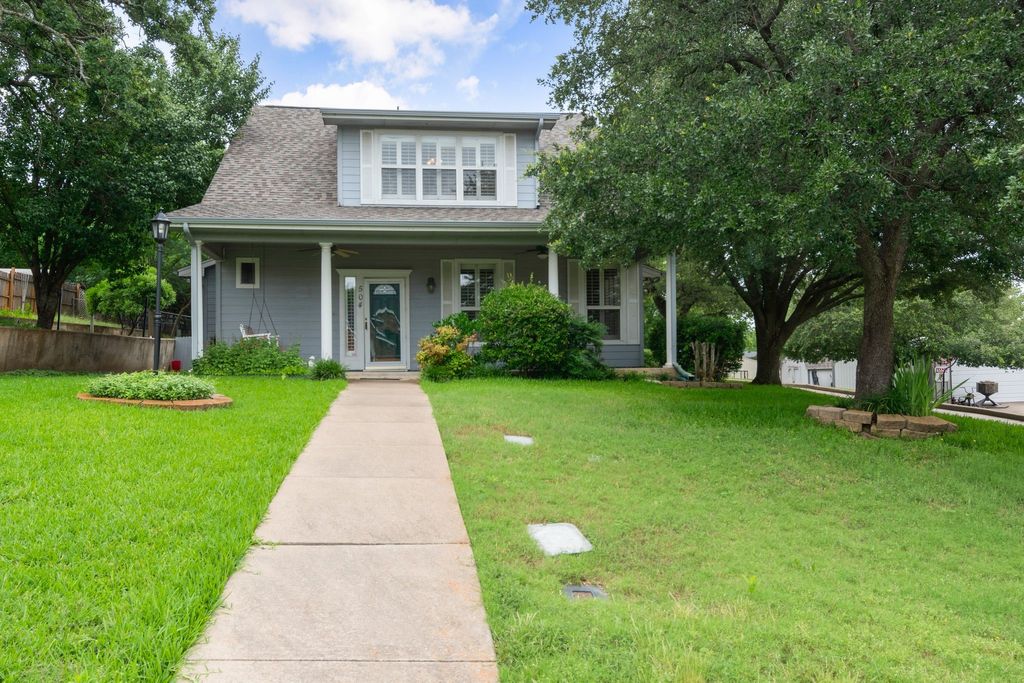 504 Hilltop Place, Joshua, TX 76058
