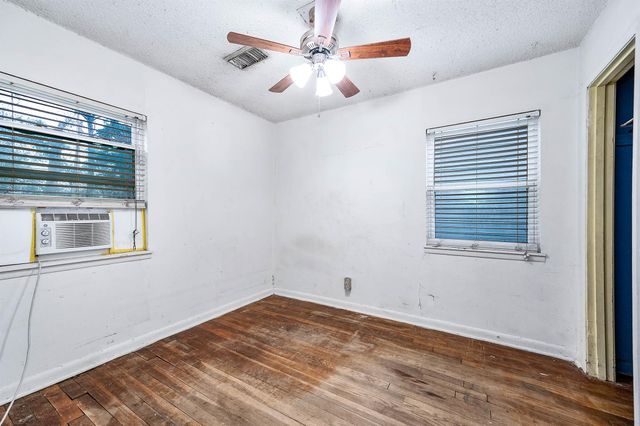 745 Kyle Street, Angleton, TX 77515