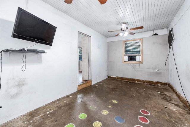 745 Kyle Street, Angleton, TX 77515