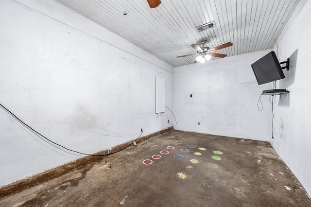 745 Kyle Street, Angleton, TX 77515