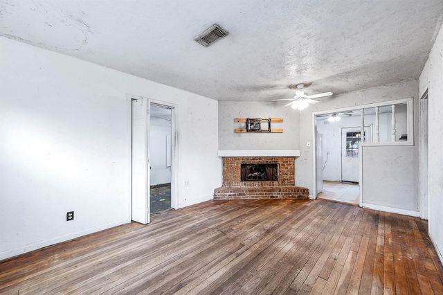 745 Kyle Street, Angleton, TX 77515