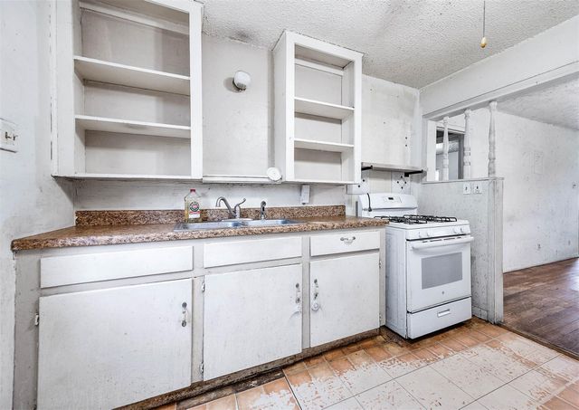 745 Kyle Street, Angleton, TX 77515