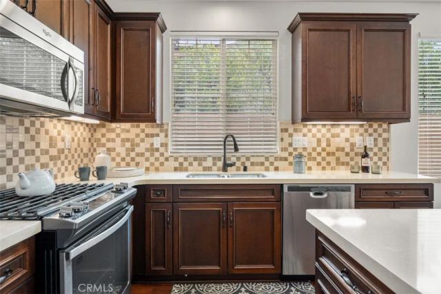 177 Bright Poppy, Irvine, CA 92618