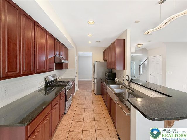 320 Blue Sage Drive, Upper Macungie Twp, PA 18104