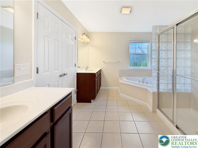 320 Blue Sage Drive, Upper Macungie Twp, PA 18104