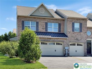 320 Blue Sage Drive, Upper Macungie Twp, PA 18104