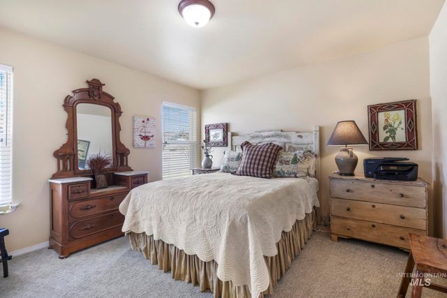 2515 Whispering Pine Dr, Twin Falls, ID 83301