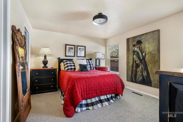 2515 Whispering Pine Dr, Twin Falls, ID 83301