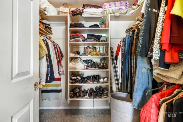 2515 Whispering Pine Dr, Twin Falls, ID 83301