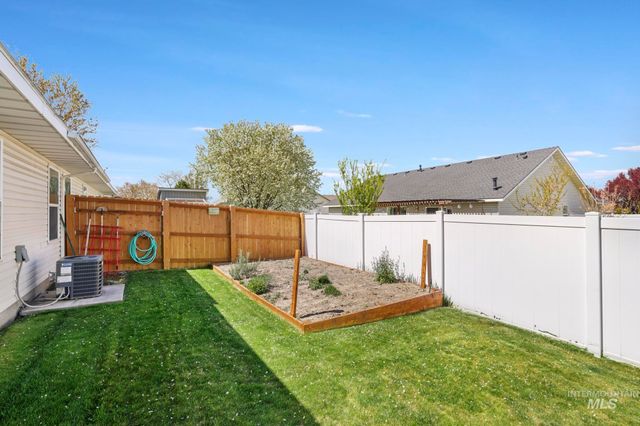 2515 Whispering Pine Dr, Twin Falls, ID 83301