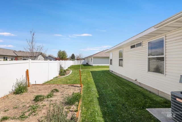 2515 Whispering Pine Dr, Twin Falls, ID 83301