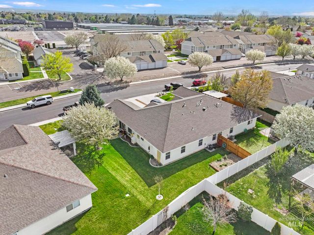 2515 Whispering Pine Dr, Twin Falls, ID 83301