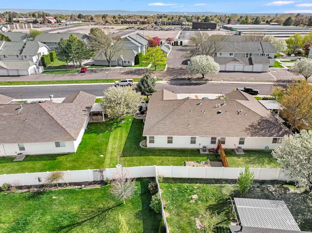 2515 Whispering Pine Dr, Twin Falls, ID 83301