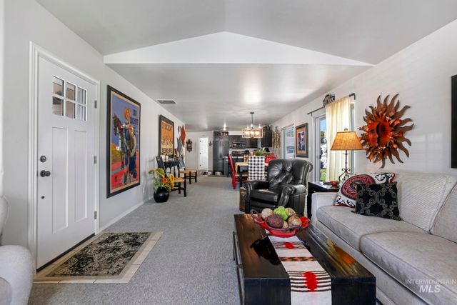 2515 Whispering Pine Dr, Twin Falls, ID 83301