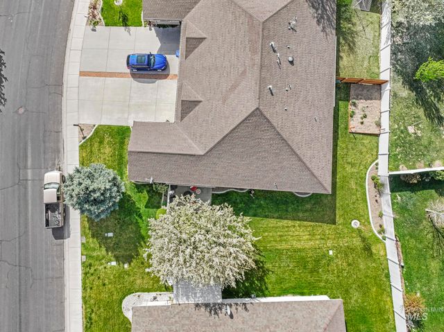 2515 Whispering Pine Dr, Twin Falls, ID 83301