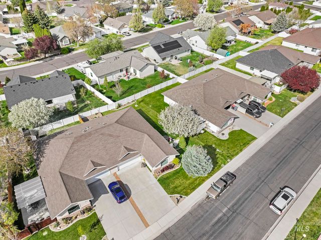 2515 Whispering Pine Dr, Twin Falls, ID 83301