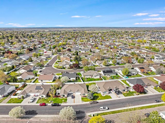 2515 Whispering Pine Dr, Twin Falls, ID 83301