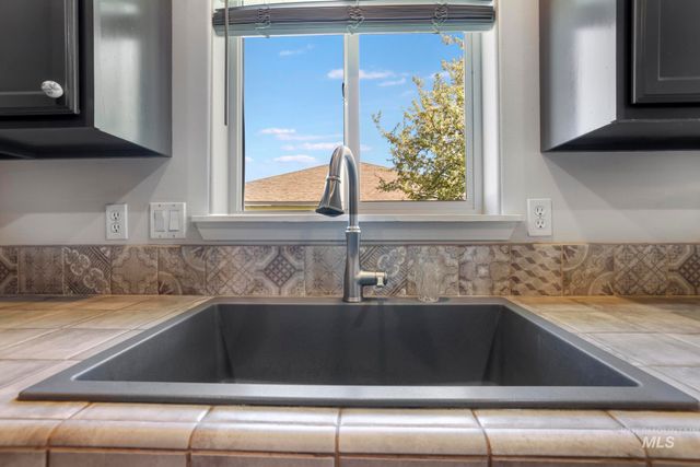 2515 Whispering Pine Dr, Twin Falls, ID 83301