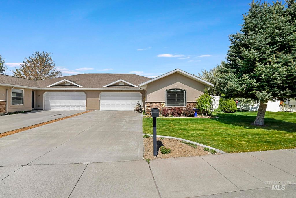 2515 Whispering Pine Dr, Twin Falls, ID 83301