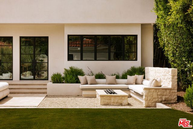 906 N Beverly Drive, Beverly Hills, CA 90210