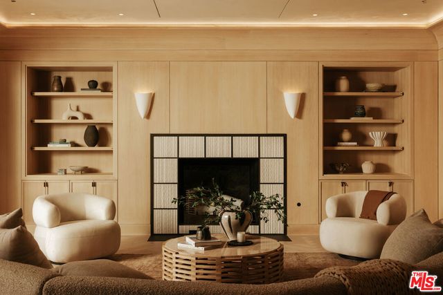 906 N Beverly Drive, Beverly Hills, CA 90210